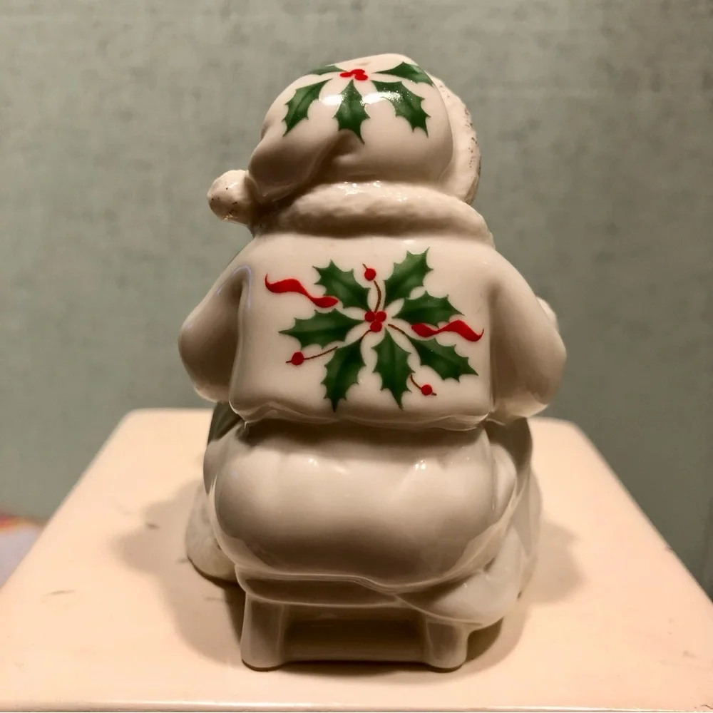 LENOX HOLIDAY SANTA WITH BAG OF TOYS SALT AND PEPPER SHAKERS HOLLY PATTE…
